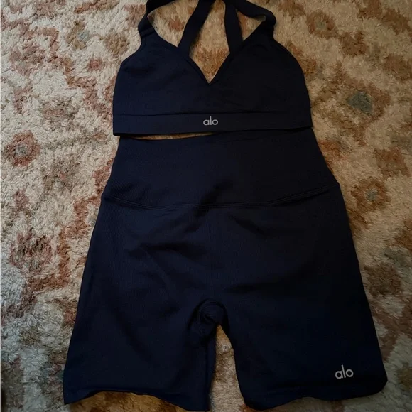 ALO WORKOUT SET - Picture 4 of 10